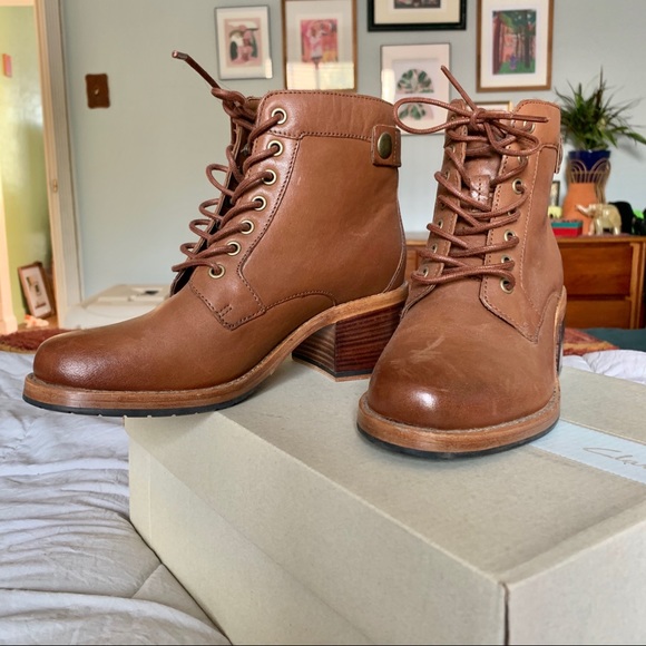 clarks tan ankle boots
